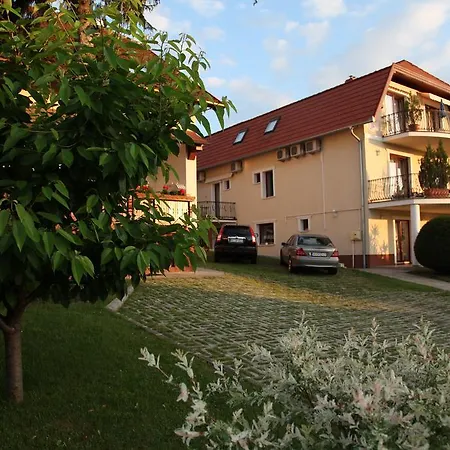 Erika Apartmanhazak *