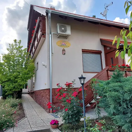 Apartament Erika Apartmanhazak *