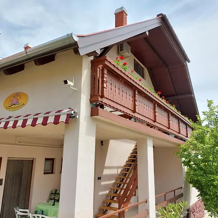 Апартаменты Erika Apartmanhazak *