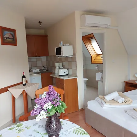 Erika Apartmanhazak *