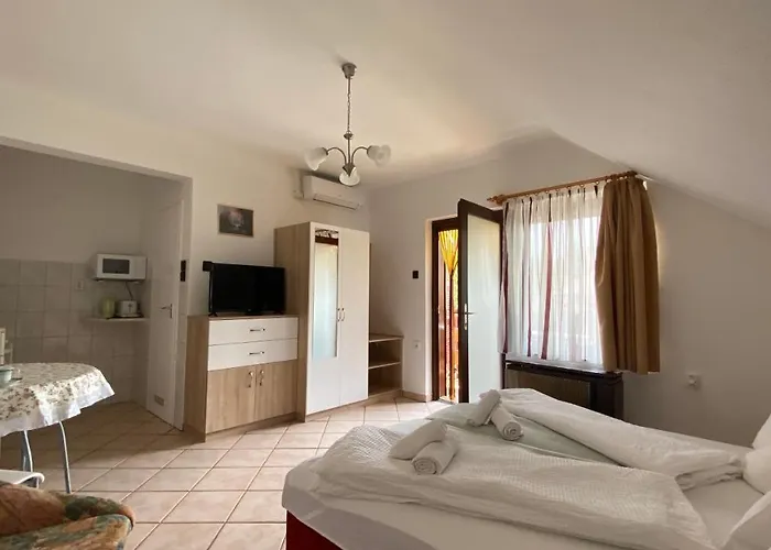 Erika Apartmanhazak Хевиз