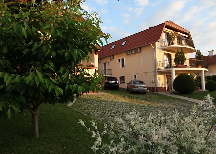 Erika Apartmanhazak *