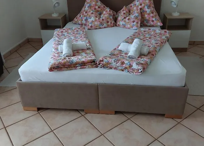 Erika Apartmanhazak Апартаменты Хевиз