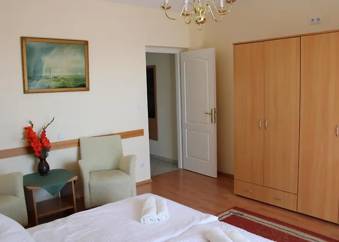 Erika Apartmanhazak Апартаменты Хевиз